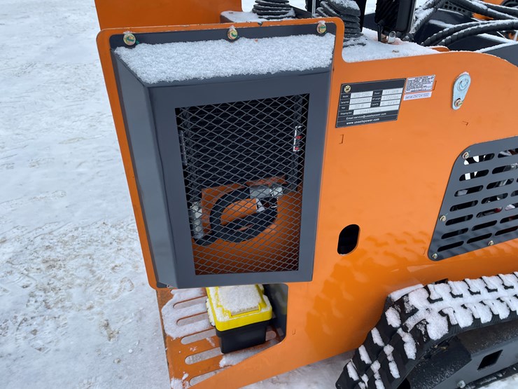 #310-•-new-land-hero-mini-skid-steer-loader-image-13