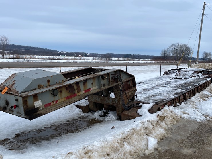 #1012-•-32'-lowboy-semi-trailer-(no-title,-for-parts)-image-1