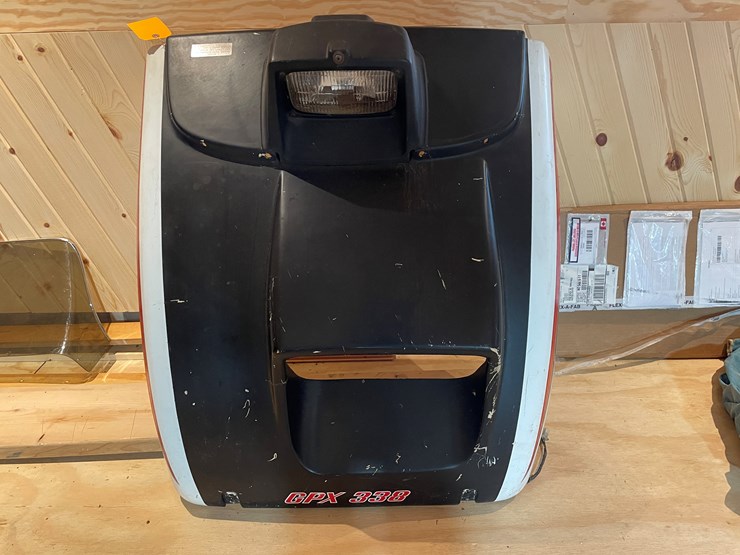 #3846-•-1974/75-yamaha-gpx-snowmobile-hood-image-2