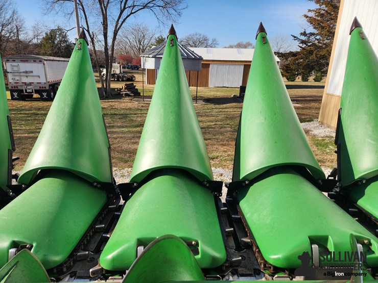 2012-john-deere-608c-image-17