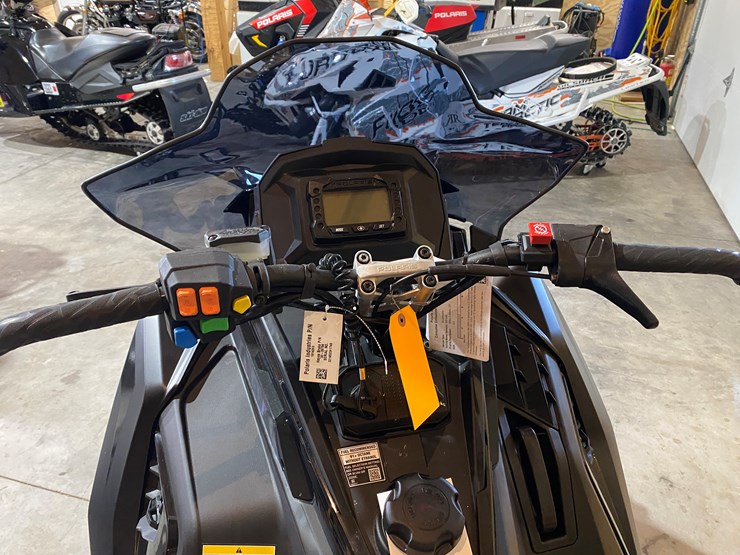 #3797-•-new-2023-polaris-indy-600-cross-country-matryx-snowmobile-image-20