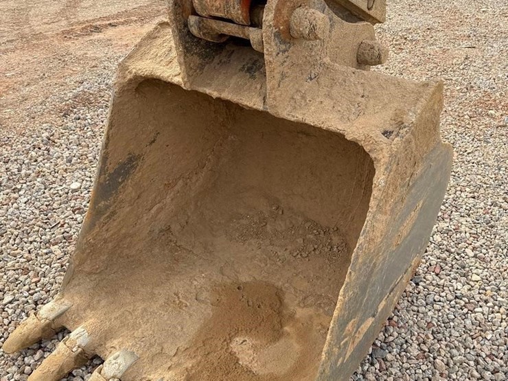 2012-hitachi-zx225us-lc-3-image-8