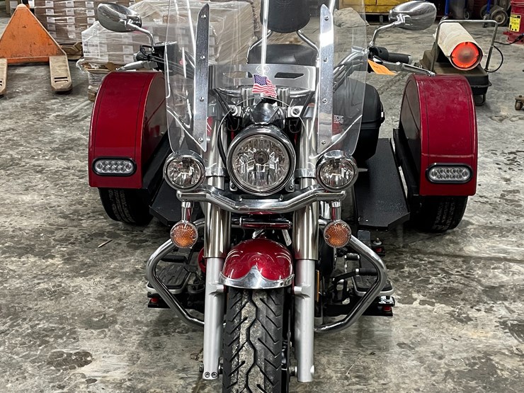 #1010-•-2011-yamaha-v-star-950-tourer-motorcycle-with-trike-kit-(has-wi-title)-image-2