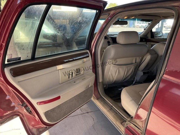 1994-cadillac-deville-concours-sdn-image-22