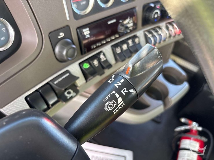 2019-kenworth-t880-image-36