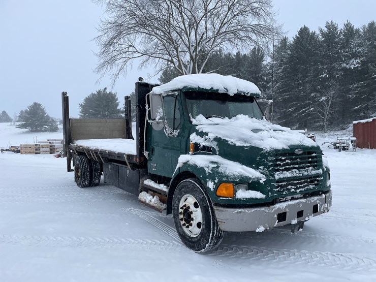 #400-•-2006-sterling-straight-truck-(has-wi-title)-image-3