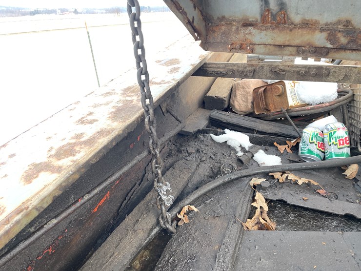 #1012-•-32'-lowboy-semi-trailer-(no-title,-for-parts)-image-51