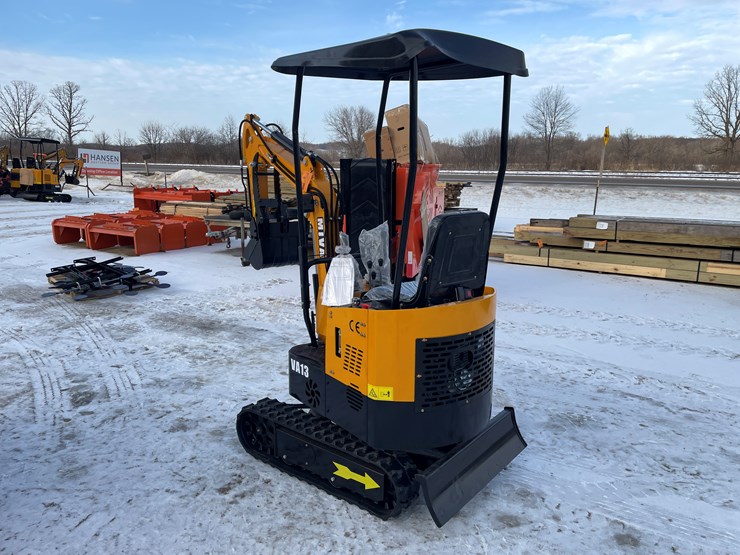 #203-•-miva-va13-mini-excavator-image-7
