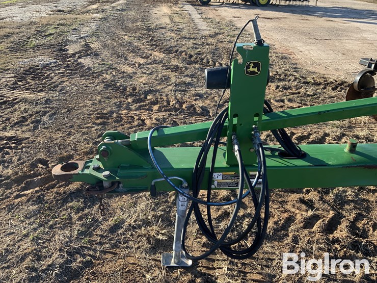 2014-john-deere-2700-image-12