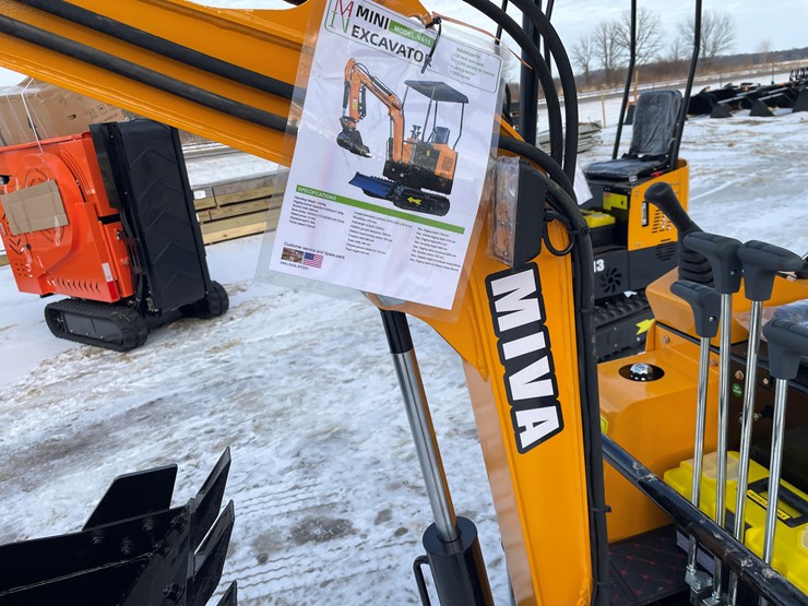 #202-•-miva-va15-mini-excavator-image-26
