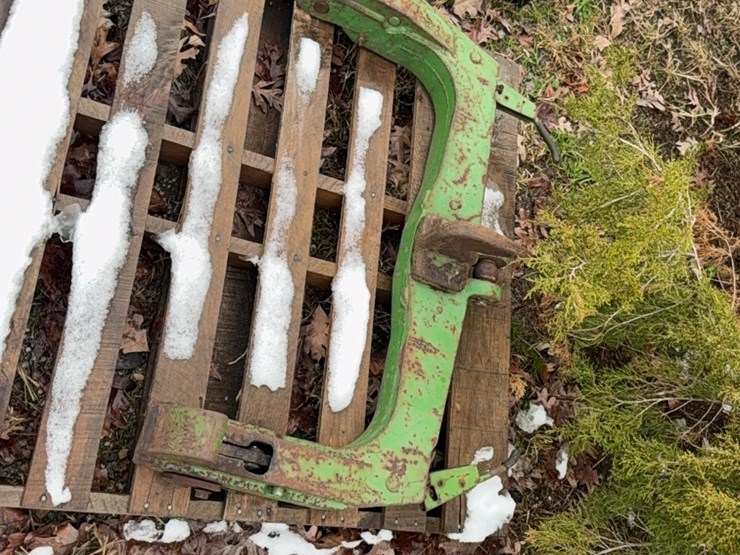 john-deere-quick-hitch;-located-at-7241-roxbury-rd,-charles-city,-va,-please-call-804.837.9940-or-804.651.4404-with-questions-image-11