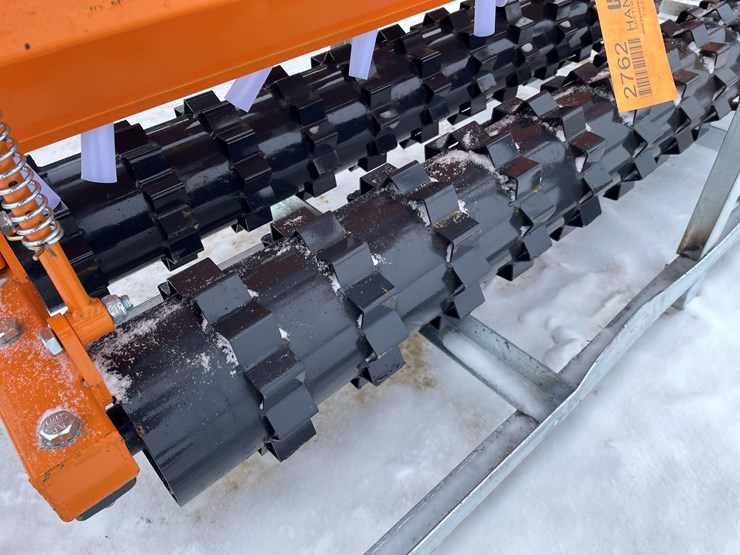 caterpillar-12-image-12