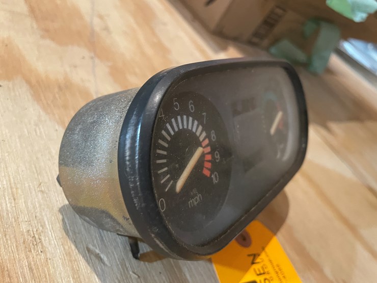 #3859-•-1981-srx-snowmobile-odometer-image-3