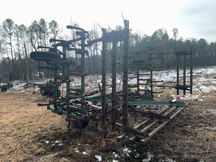 john-deere-pull-type-3-section-field-cultivator,-24';-located-at-7241-roxbury-rd,-charles-city,-va,-please-call-804.837.9940-or-804.651.4404-with-questions-image-27