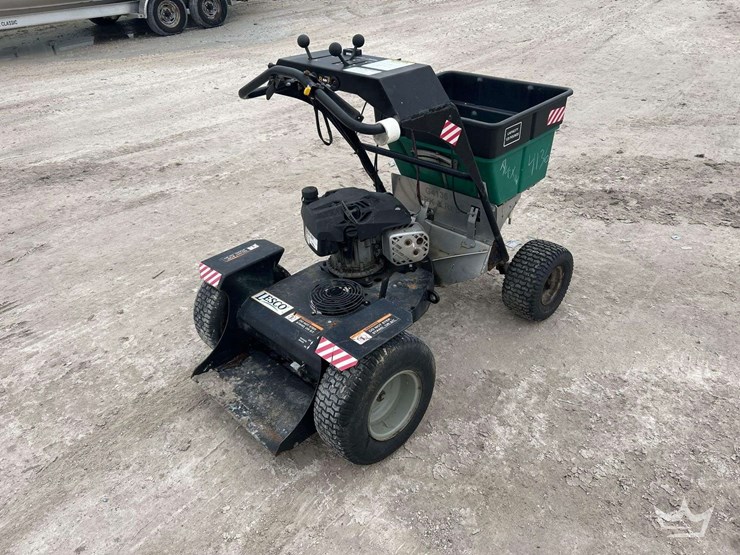 lesco-self-propelled-commercial-spreader-image-3