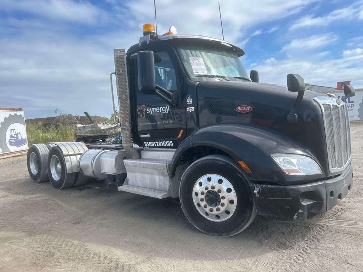2016-peterbilt-579-image-2