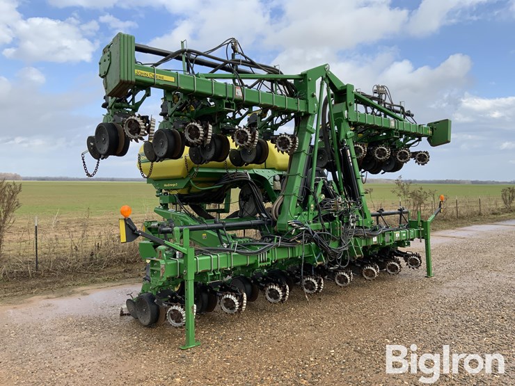 2015-john-deere-1725-image-3