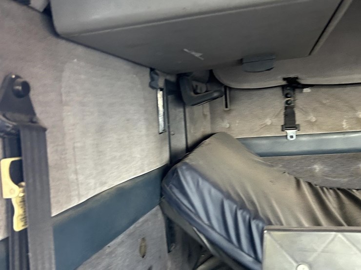 1999-volvo-vnl64t770-image-21