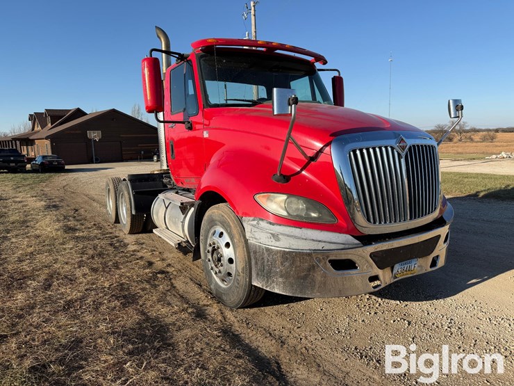 2011-international-prostar-image-3