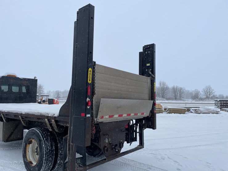 #400-•-2006-sterling-straight-truck-(has-wi-title)-image-46