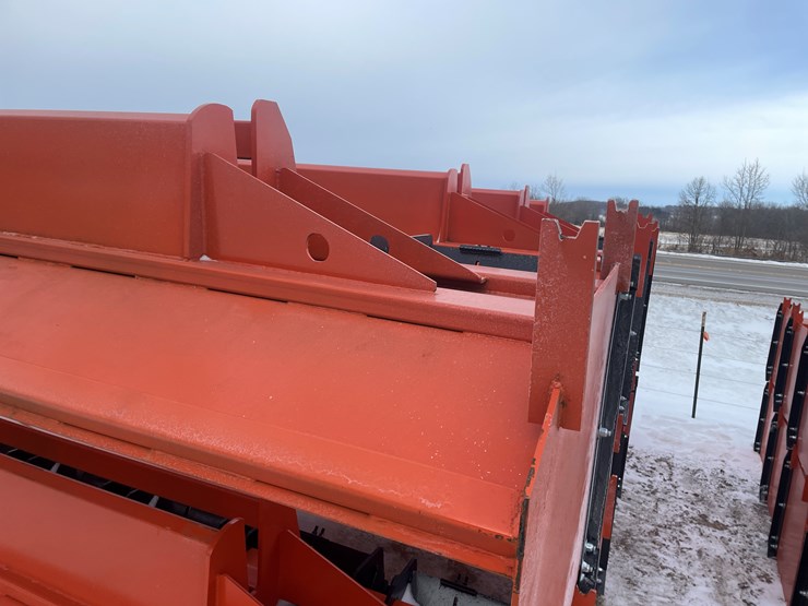 #2004-•-new-kc-12'-loader-pusher-image-12