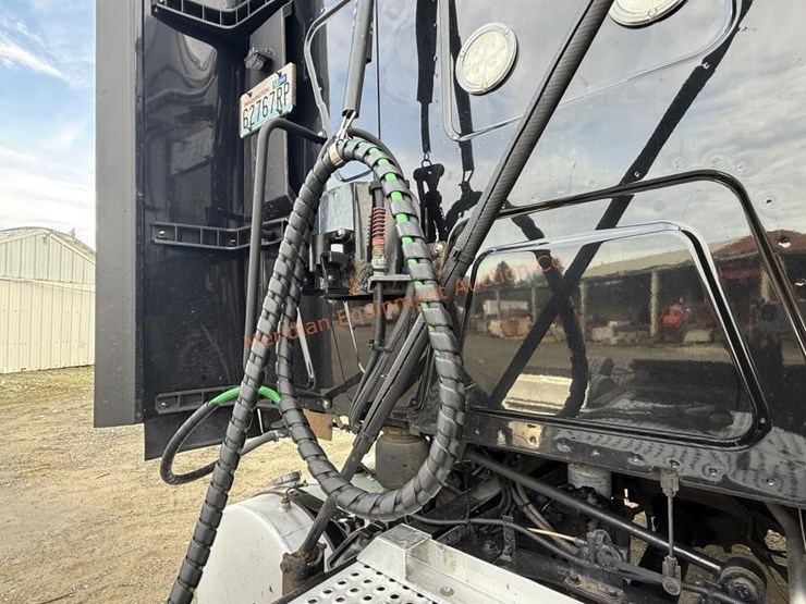 international-prostar-image-29