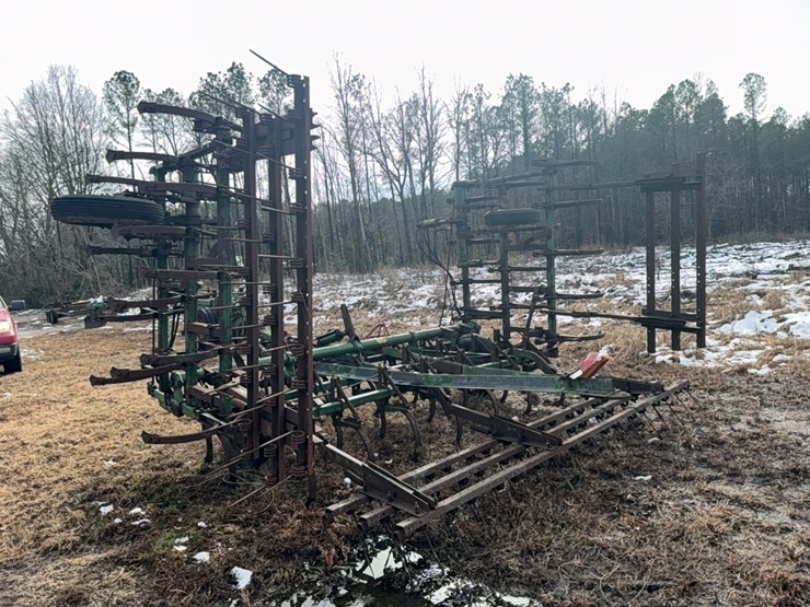 john-deere-pull-type-3-section-field-cultivator,-24';-located-at-7241-roxbury-rd,-charles-city,-va,-please-call-804.837.9940-or-804.651.4404-with-questions-image-30