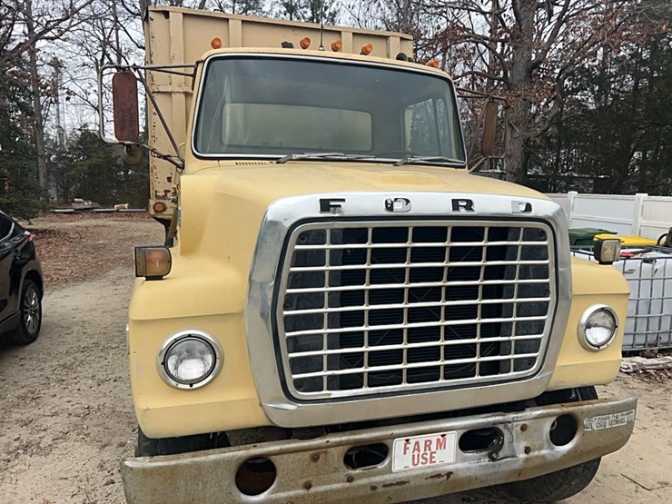 1975-ford-880-image-2