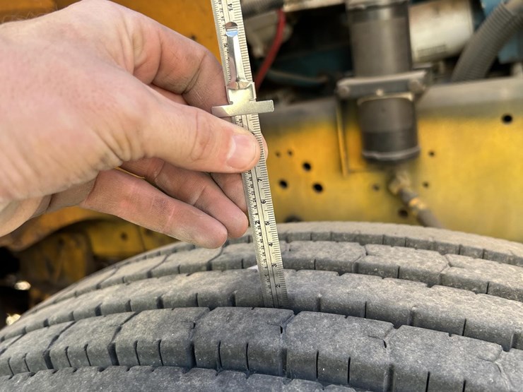 2001-international-4700-image-45