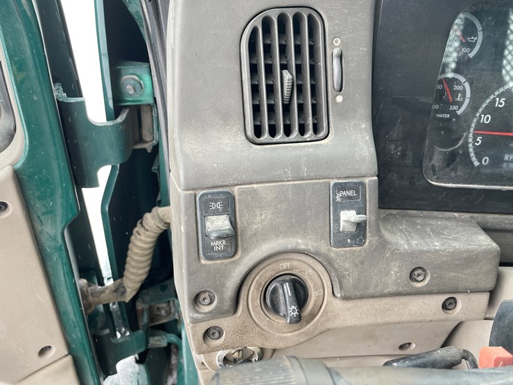 #400-•-2006-sterling-straight-truck-(has-wi-title)-image-81