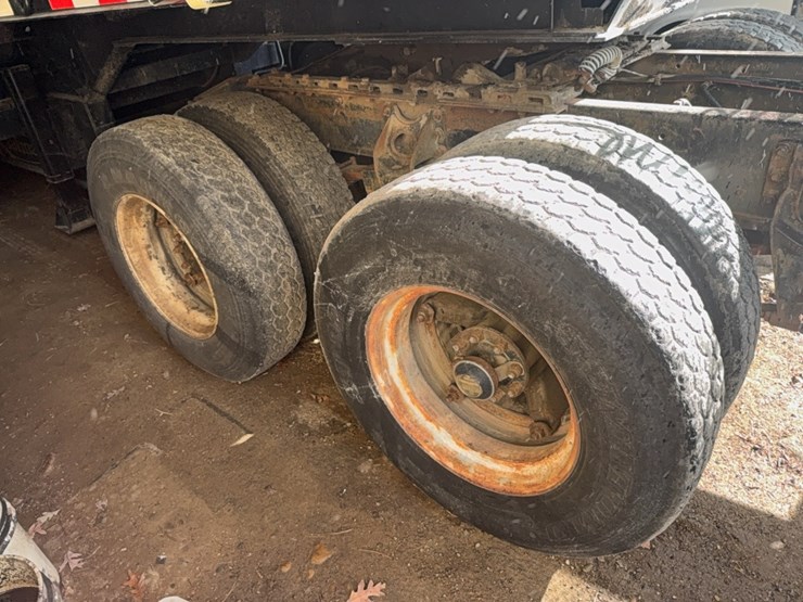 1989--intl-tractor-trailer,-477,369-miles,-diesel-l10-cummings-engine,-title-in-hand;-located-at-7241-roxbury-rd,-charles-city,-va,-please-call-804.837.9940-or-804.651.4404-with-questions-image-8