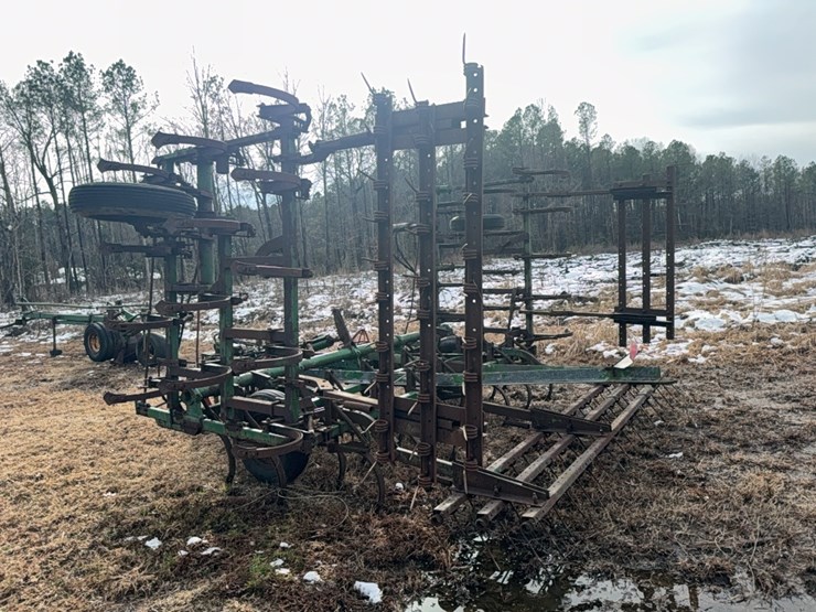 john-deere-pull-type-3-section-field-cultivator,-24';-located-at-7241-roxbury-rd,-charles-city,-va,-please-call-804.837.9940-or-804.651.4404-with-questions-image-26