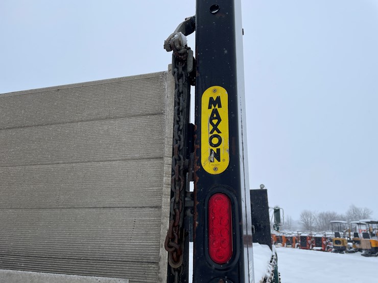 #400-•-2006-sterling-straight-truck-(has-wi-title)-image-44