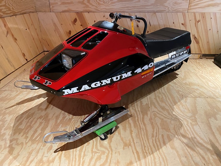 #3776-•-1976-rupp-magnum-440-snowmobile-image-1