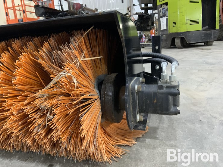 2025-giyi-gy-qsj-mini-skid-steer-loader-sweeper-image-19