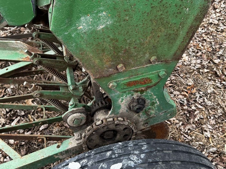 vintage-10'-grain-drill-on-rubber-image-4