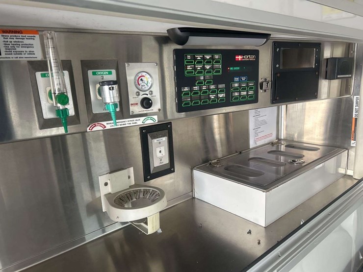 2013-ford-f550-image-24