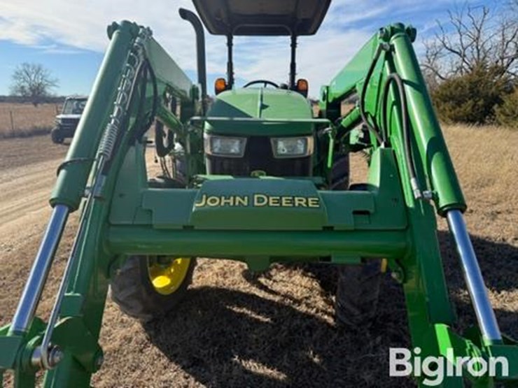 2016-john-deere-5045e-image-15