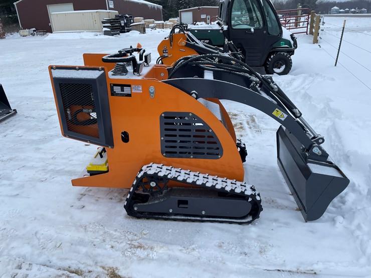 #309-•-new-land-hero-mini-skid-steer-loader-image-4