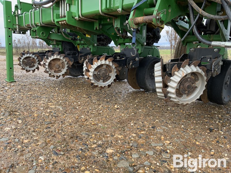 2015-john-deere-1725-image-16