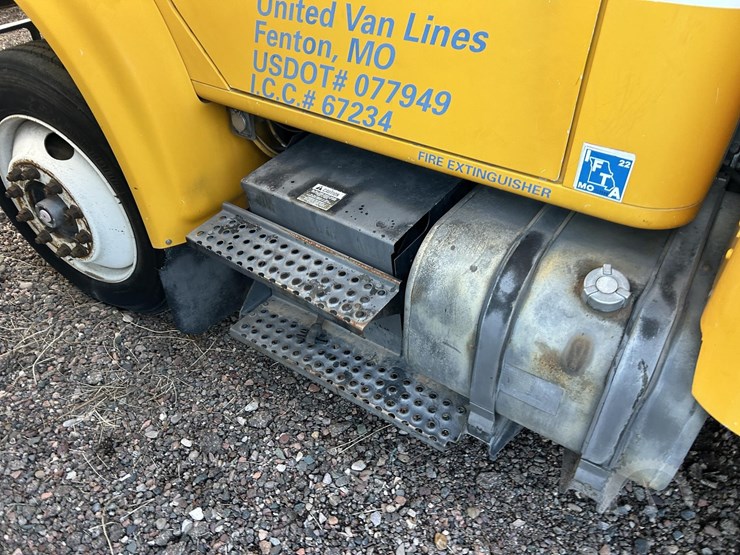 2001-international-4700-image-24