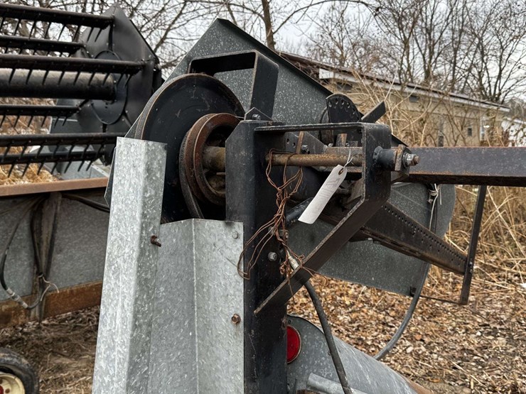 deutz-allis-6-row-corn-head-w/ac-pickup-reel-attachment-image-8