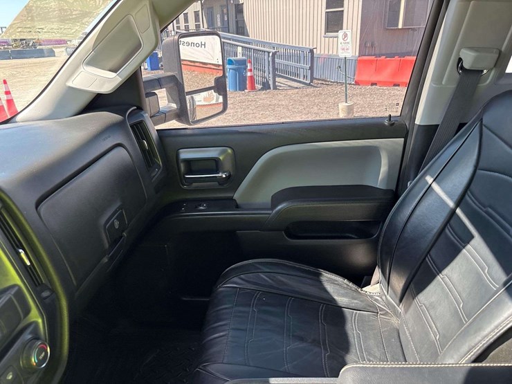 2018-chevrolet-silverado-3500hd-image-16