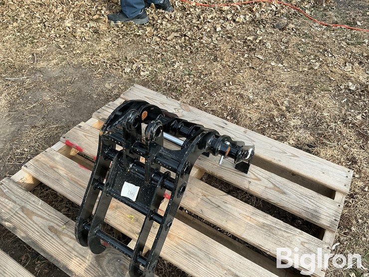 mini-excavator-grapple-image-11