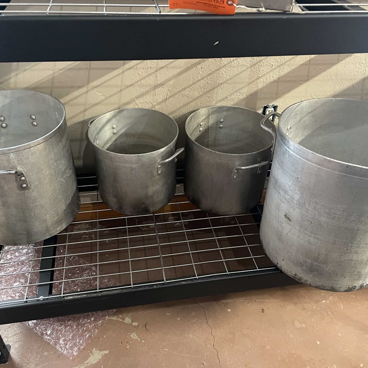 #6199 • (4) Large Pots