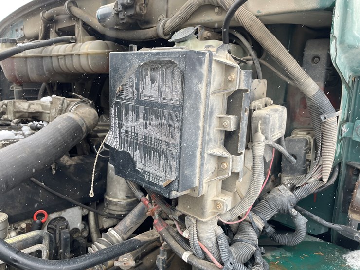 #400-•-2006-sterling-straight-truck-(has-wi-title)-image-59