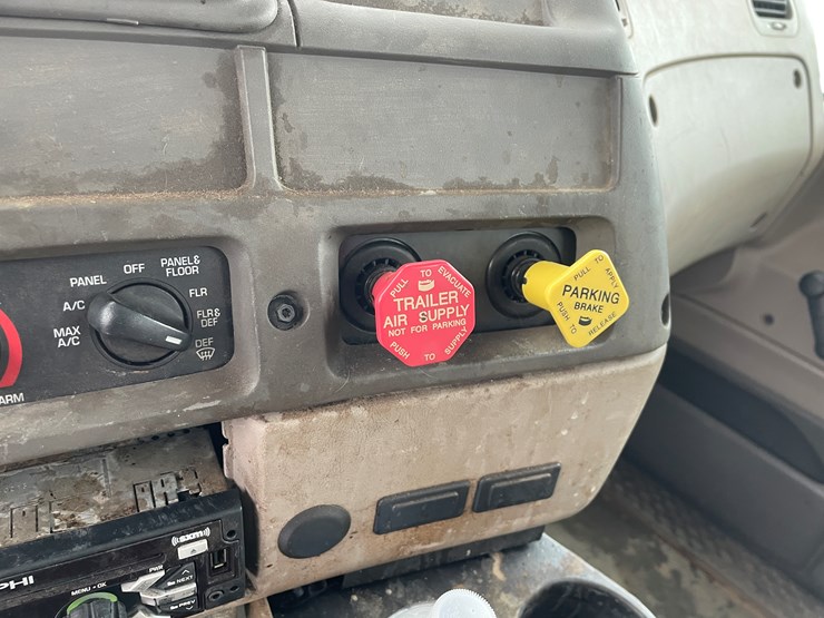 #400-•-2006-sterling-straight-truck-(has-wi-title)-image-75