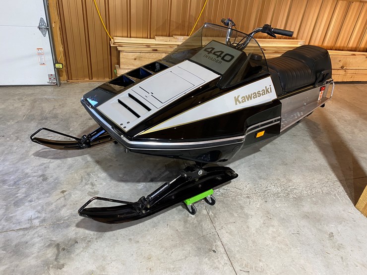 #3783-•-1980-kawasaki-440-invader-snowmobile-image-1