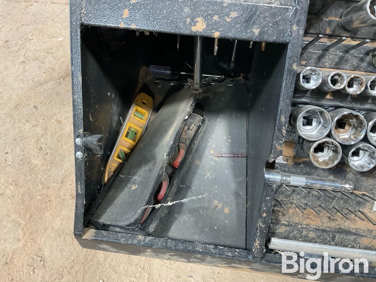 john-deere-toolbox-&-tools-image-12