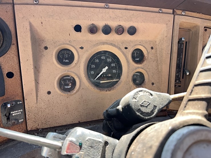 1982-ford-8000-image-52